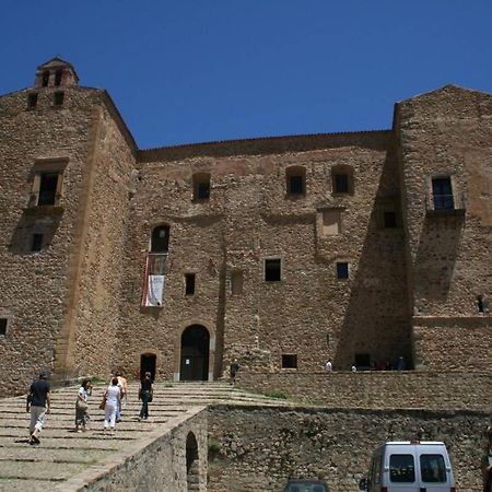 Donjon Suite Centro Storico Castelbuono  Exteriör bild
