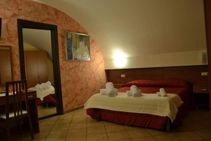 Donjon Suite Centro Storico Castelbuono  Rum bild